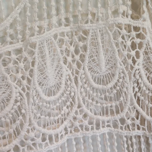 Chic Cream Crochet Blouse. - Picture 4 of 5